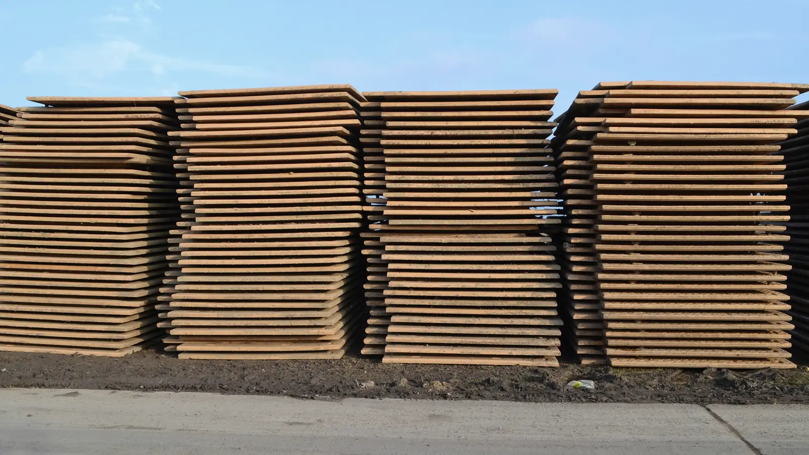 Illustrative image of stacks of hot rolled steel plate in a stockyard (not Jayesh Steel stock)